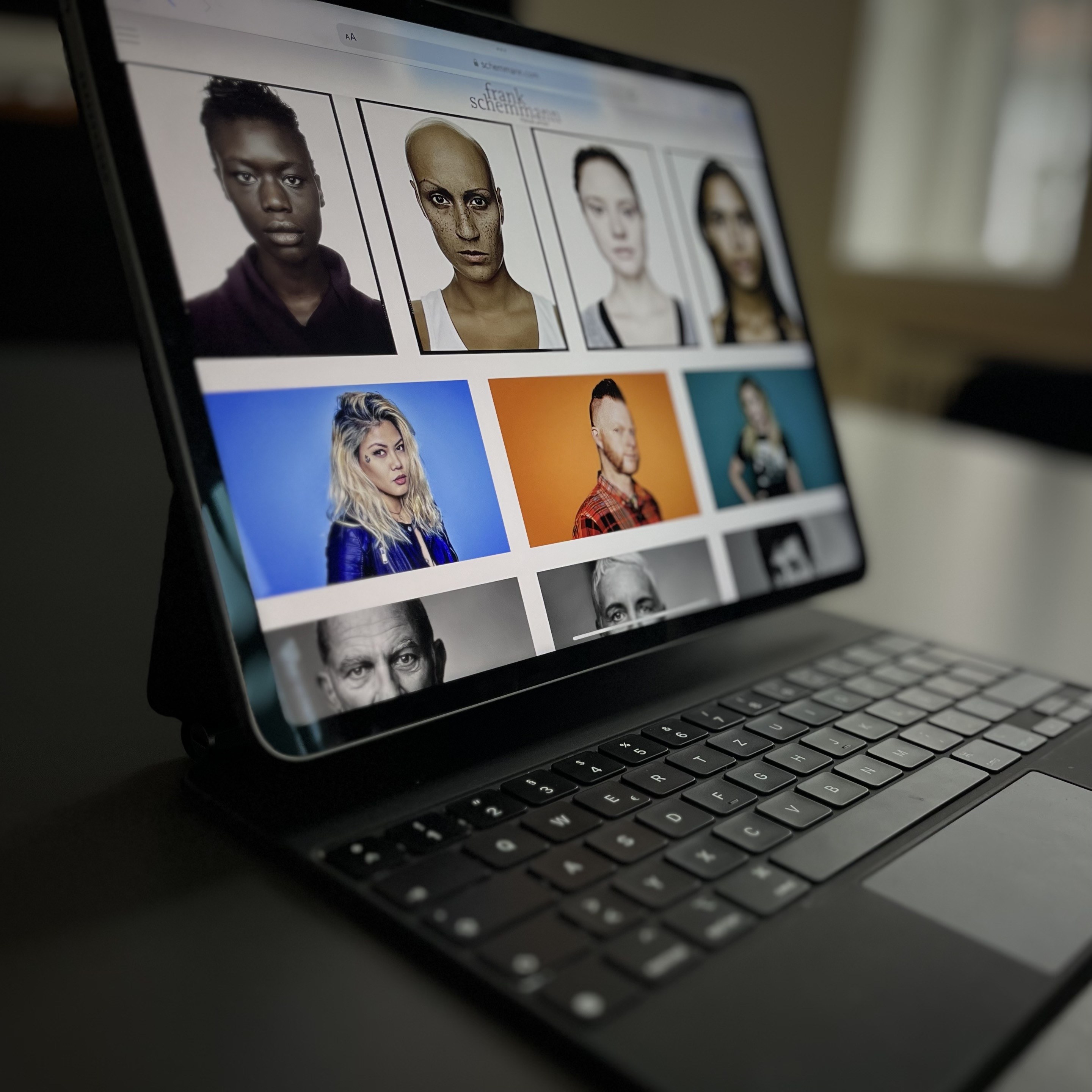 Die Internetpräsentation schemmann.com auf einem iPad