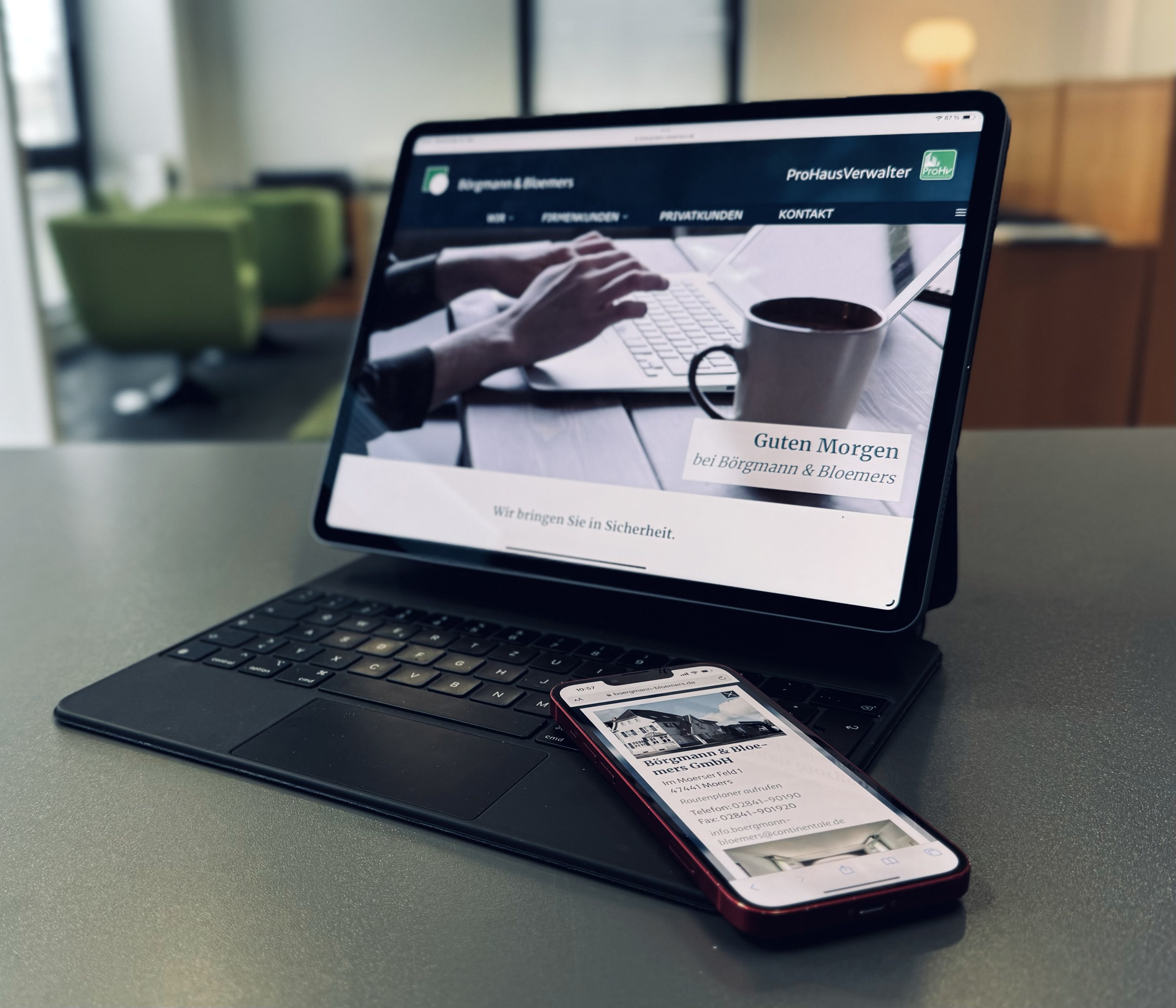 Tablet und Smartphone mit der Website von Börgmann & Bloemers: „Guten Morgen“ und „Wir bringen Sie in Sicherheit.“